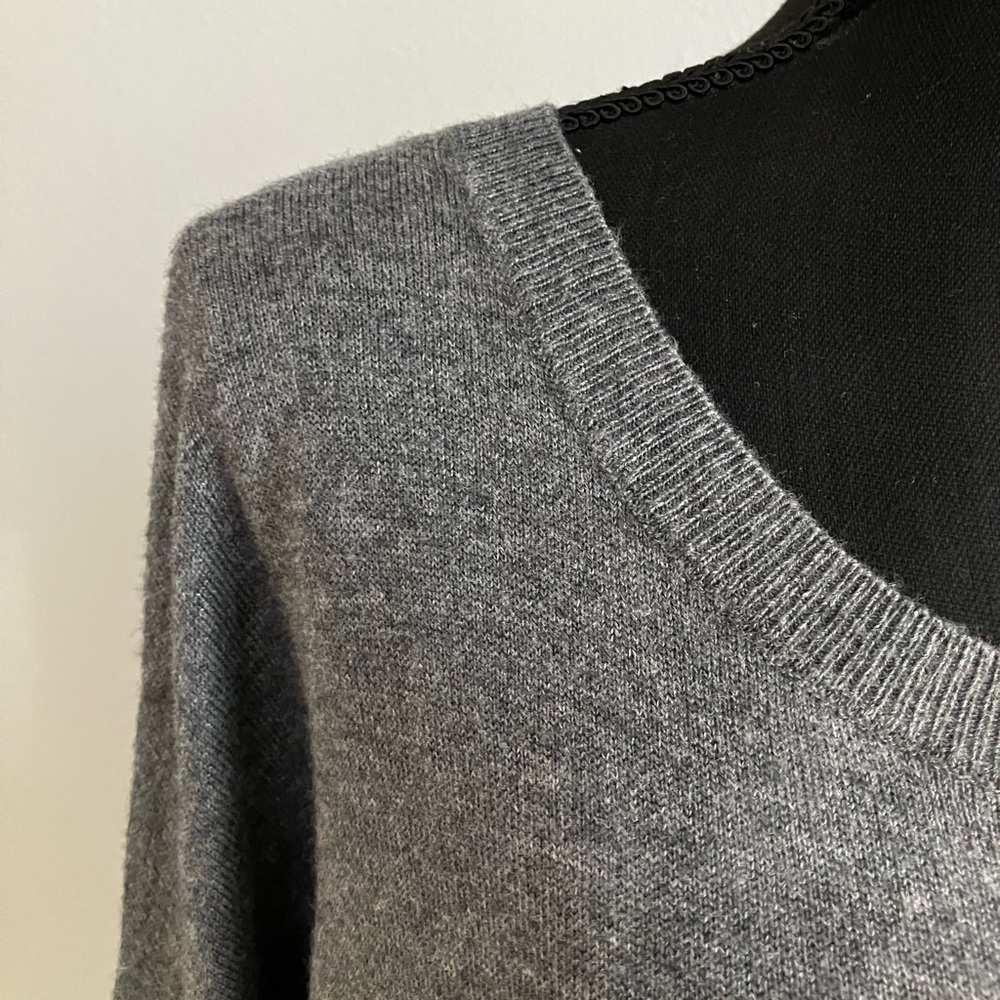 Ellen Tracy grey round neck long sleeve nylon/rayon blend sweater/pullover - Picture 11 of 15